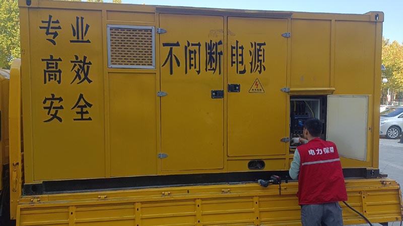 广州柴油发电机组和UPS电源配合使用时，如何避免切换过程中的电力中断？